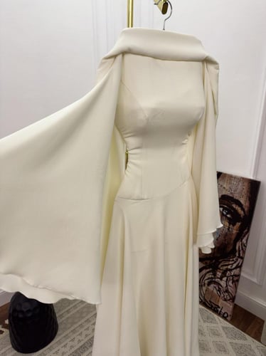 فستان ناعم مميز لون بيج