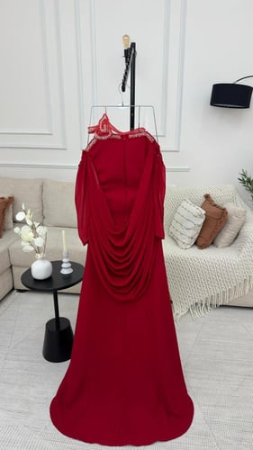 فستان سهرة فخم لون احمر