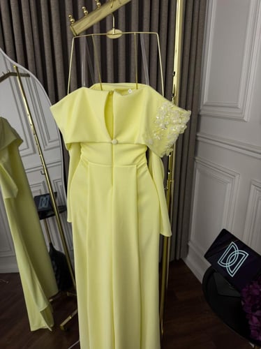 فستان سهرة ناعم لون اصفر