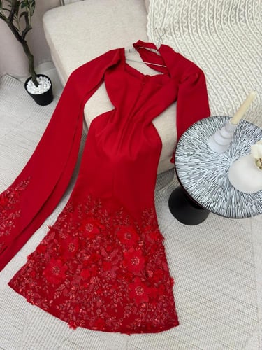 فستان سهرة فخم لون احمر