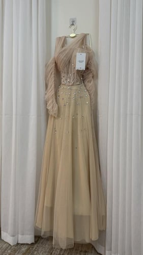 فستان راقي لون بيج
