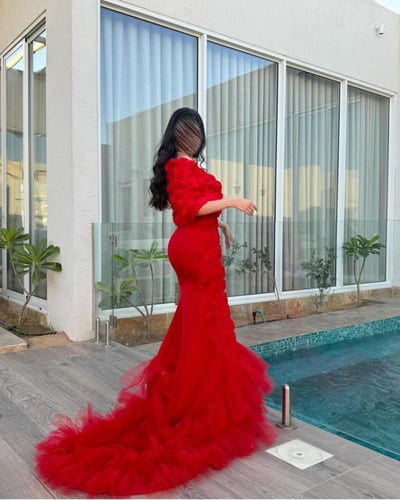 فستان سهرة فخم لون احمر