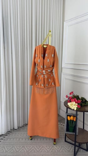 فستان مميز راقي لون اورجني