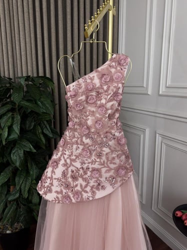 فستان سهرة فخم لون وردي