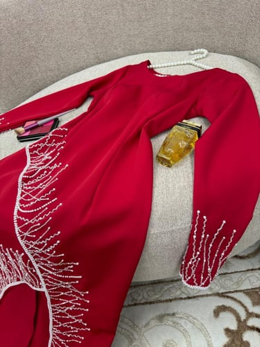 فستان سهرة فخم لون احمر