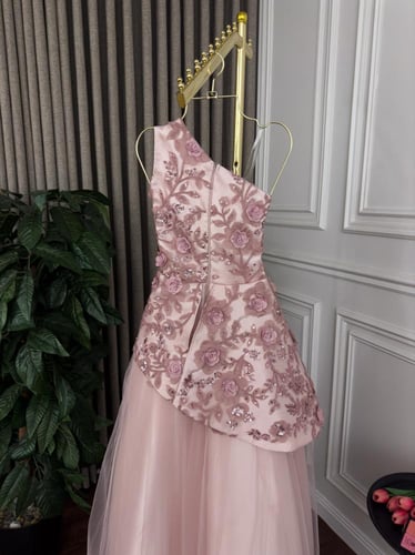 فستان سهرة فخم لون وردي