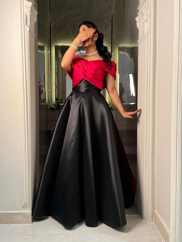 فستان سهرة احمر على اسود