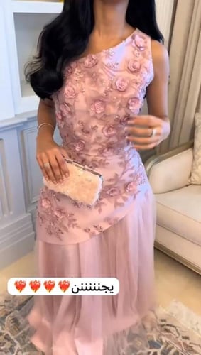 فستان سهرة فخم لون وردي