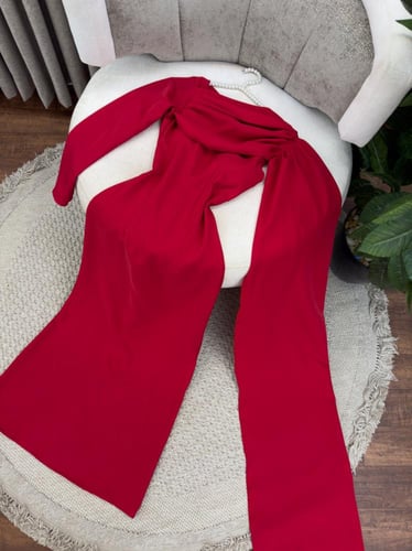 فستان مميز طويل لون احمر