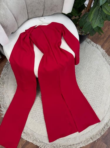 فستان مميز طويل لون احمر