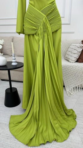 فستان سهرة ناعم لون تفاحي