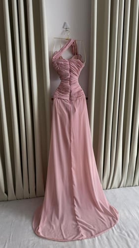 فستان ناعم وردي