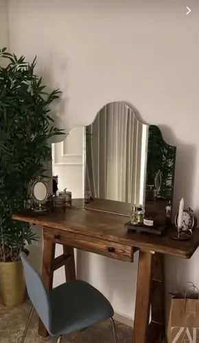 تسريحه كلاسيك مع المرايه