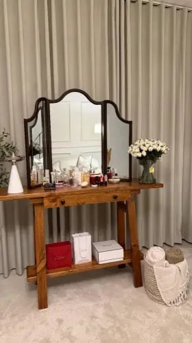 تسريحه كلاسيك خشب مع مراية الهبه