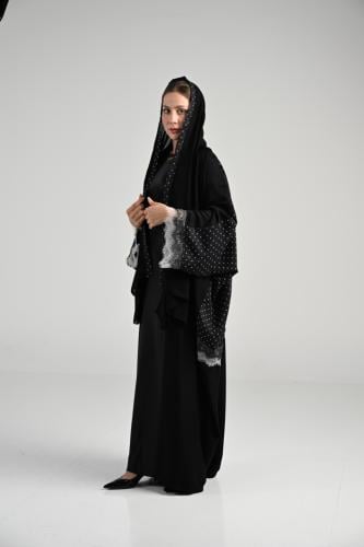 A27 عبايه سوداء منقطه مع دانتيل