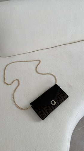 فندي كروس باق