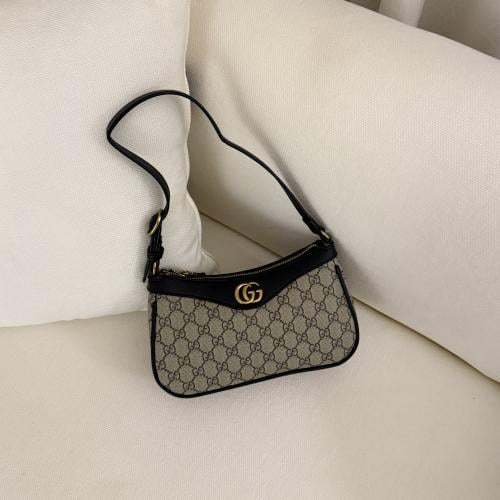 قوتشي - اسود