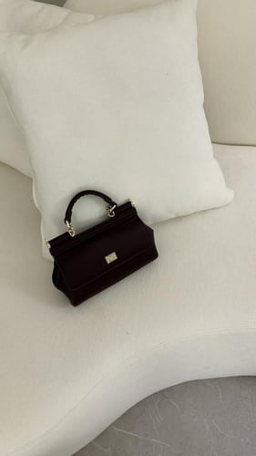 دولتشي & قابانا عنابي داكن