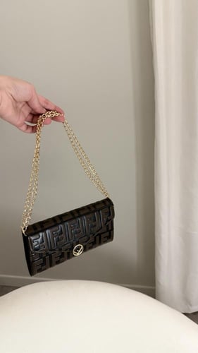 فندي كروس باق