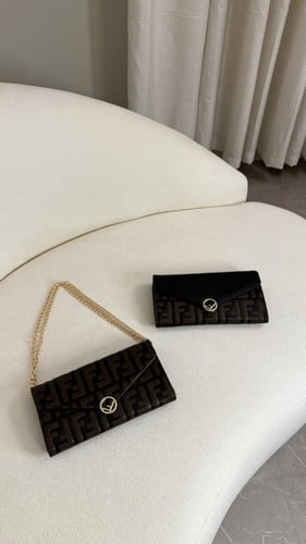 فندي كروس باق