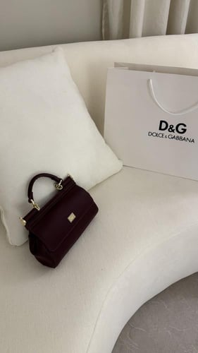 دولتشي & قابانا عنابي داكن