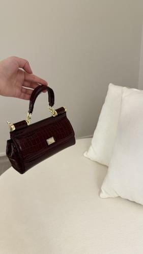 D & G برغندي جلد التمساح لامع