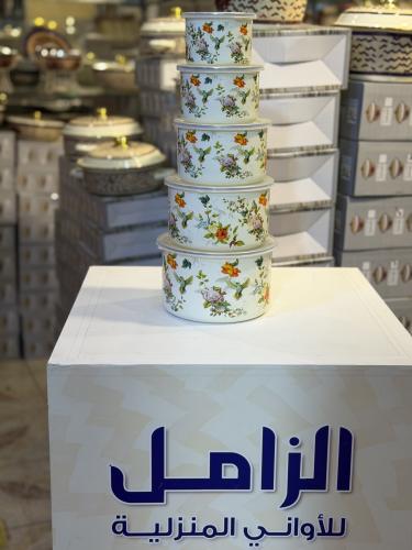 طقم تقديم غضار بغطاء ربل بلاستك ( 5 قطع ) بنقش عصري.