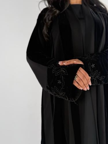 عبايه سجه كلوش تدخيل مخمل كوري شرائح مع تطريز ناعم