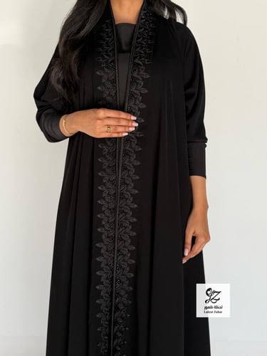 عبايه سهد دبل كلوش بقماش ملكي بتدخيل تطريز ناعم