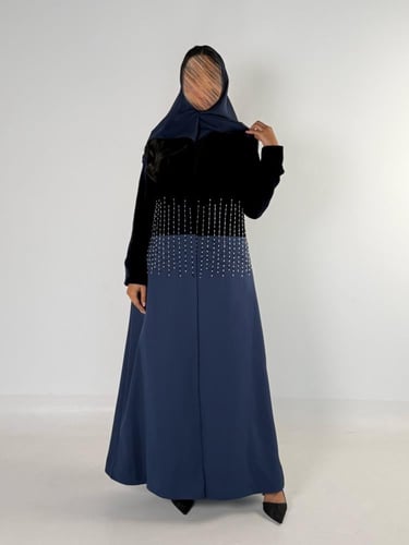 بليزر سنار بقماش مخمل كوري بتدخيل تطريز ناعم كحلي