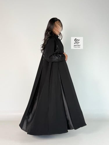 عبايه وعد بقماش كريب اندنوسي بتدخيل شك ناعم مع بكس...