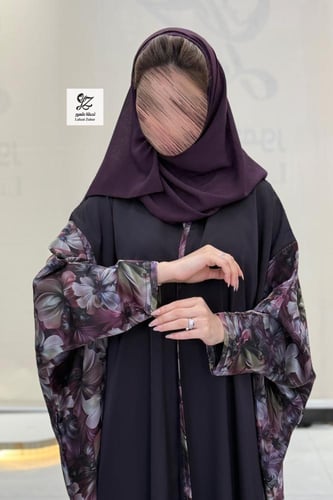 عبايه نص بشت فراشه بقماش حرير بتدخيلات شيفون مشجر...