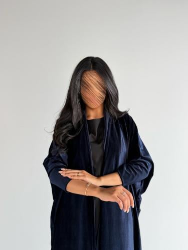 عبايه مي نص بشت فراشه بقماش مخمل كحلي