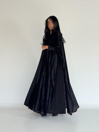 عبايه طله بقماش مخمل مشجر كم استرتش