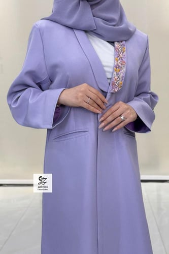 عبايه بليزر بقماش باربي بتدخيل تطريز ناعم لون موف...