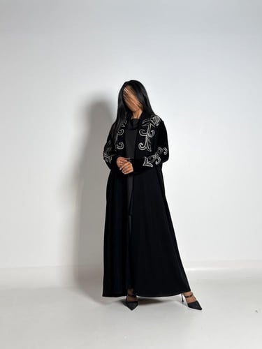 عبايه عبير كلوش بقماش كريب إندونيسي مع مخمل