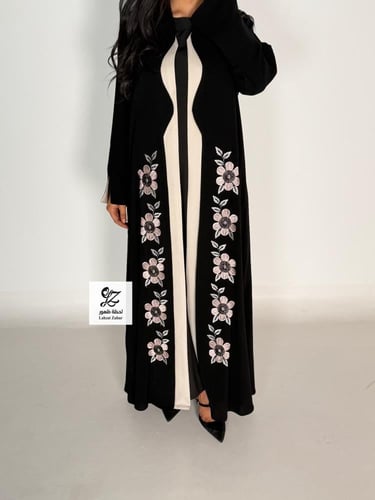 عبايه رباب كلوش بقماش ملكي بتدخيل شك ناعم