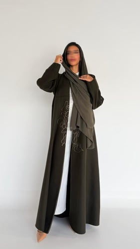 عبايه وتين بقصه Aبقماش جوخ زيتي