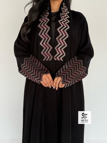 عبايه رغدكلوش بقماش سيراميك بتدخيل تطريز ناعم