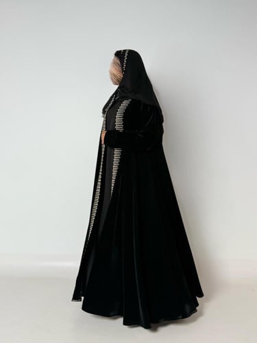 عبايه الماس بقماش مخمل كوري مع تطريز ناعم