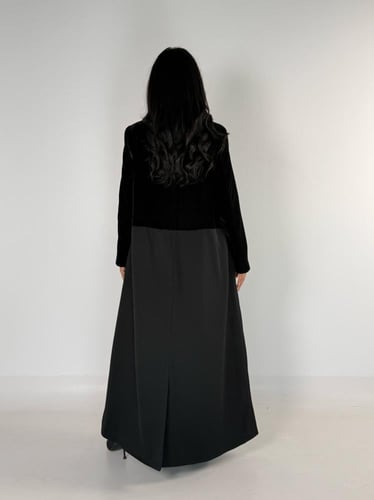 بليزر سنار بقماش مخمل كوري بتدخيل تطريز ناعم اسود