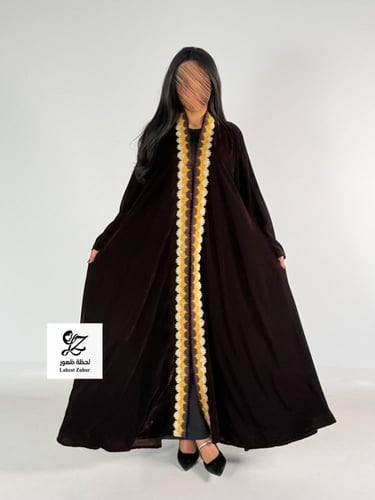 عبايه دبل كلوش بقماش مخمل كوري بني بتطريز ناعم اما...