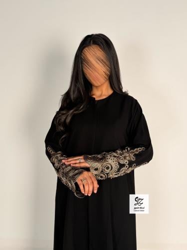 عبايه شذى بقصه A بتدخيل تطريز يدوي