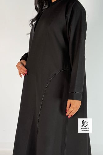 عبايه ناعمه بقماش كريب الابداع مع كلفه ناعمه