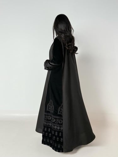 عبايه اصايل بليزر بقماش مخمل كوري مع تطريز ناعم