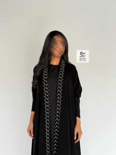 عبايه دبل كلوش بقماش ملكي اسود بتدخيل شك ناعم