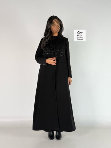 عبايه بليزر لفته بقماش اندنوسي بتدخيل شك اسود ناعم