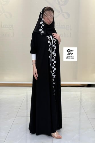 عبايه وسام دبل كلوش بقماش ملكي اسود بتدخيل تطريز