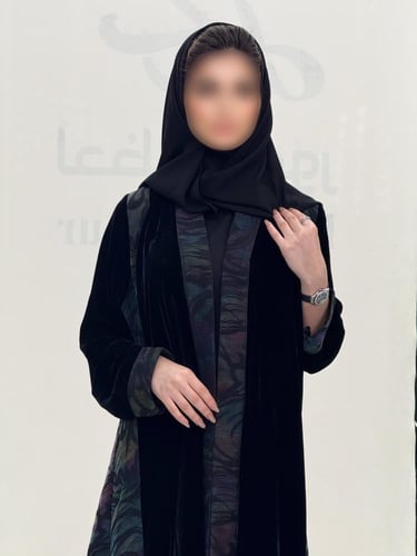 عبايه النايفه بقماش مخمل كوري بتدخيل حرير تركي مشج...