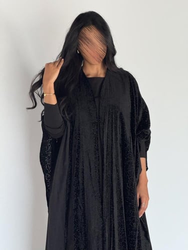 عبايه طله بقماش مخمل مشجر كم استرتش